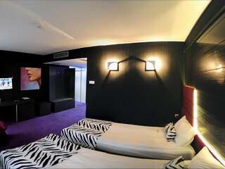 Отель Plaza V Hotel Тыргу-Муреш Улучшенный номер двухместный номер с 2 отдельными кроватями 4 *-1