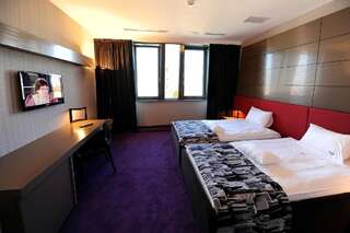 Отель Plaza V Hotel Тыргу-Муреш Улучшенный номер двухместный номер с 2 отдельными кроватями 4 *-4